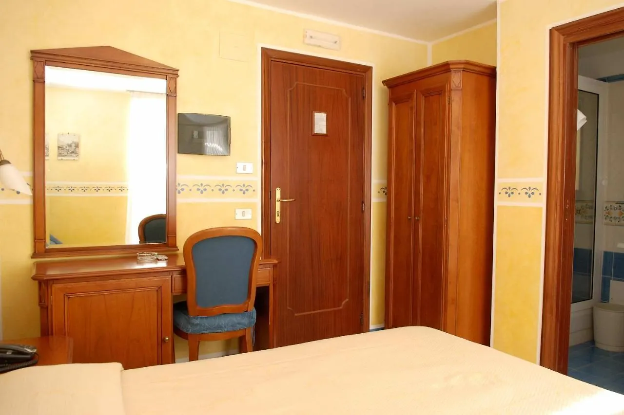 Hotel Amalfi 3*,